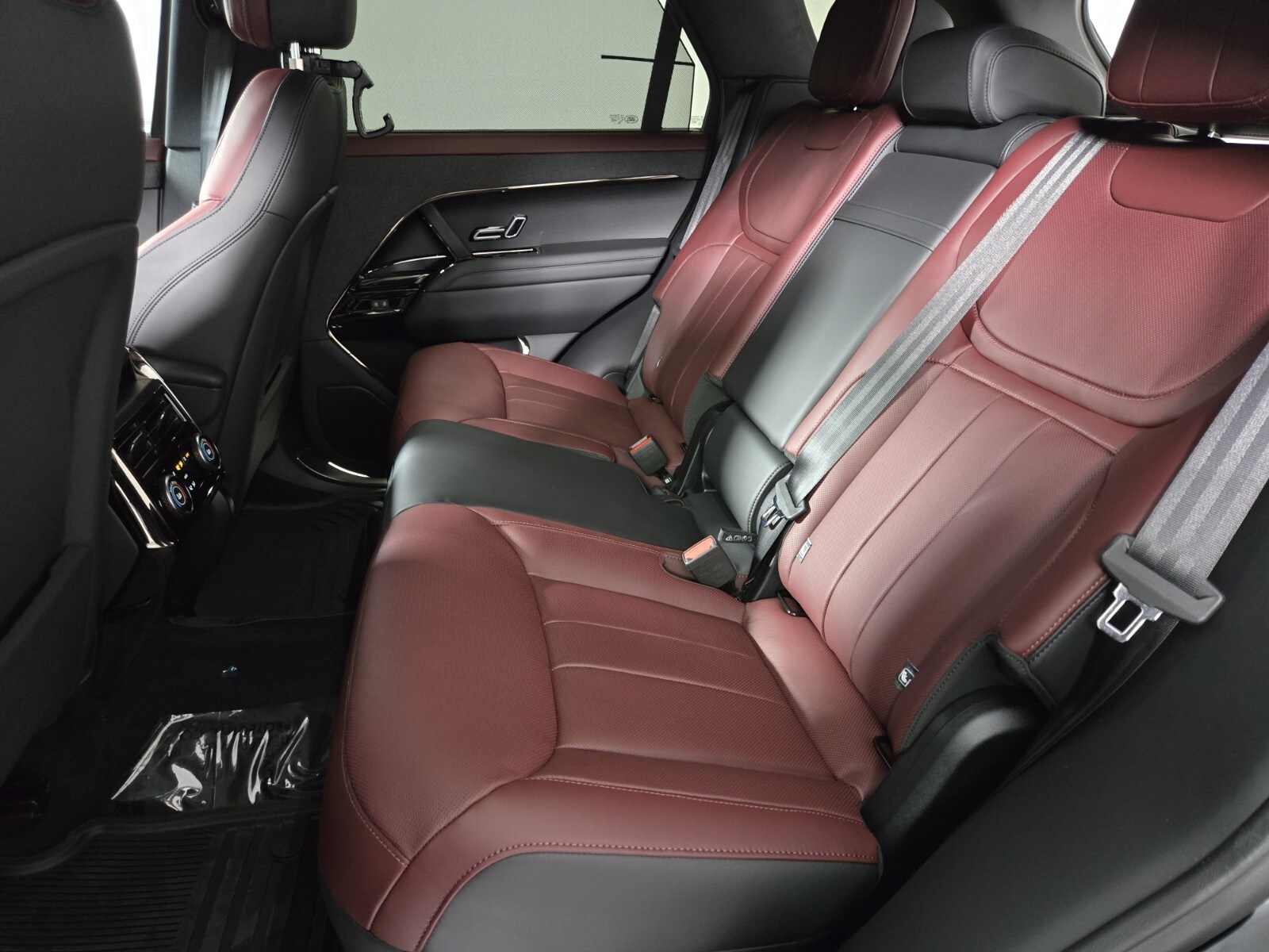 2025 Land Rover Range Rover Sport SE photo 9