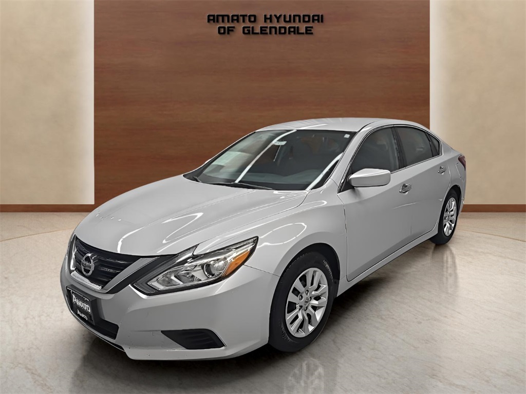 Used 2017 Nissan Altima S with VIN 1N4AL3APXHN331603 for sale in Glendale, WI