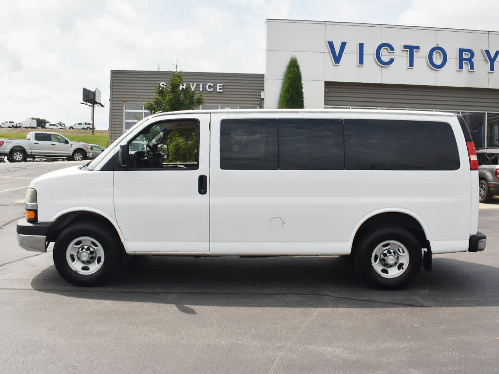 2014 Chevrolet Express 2500 LT photo 2