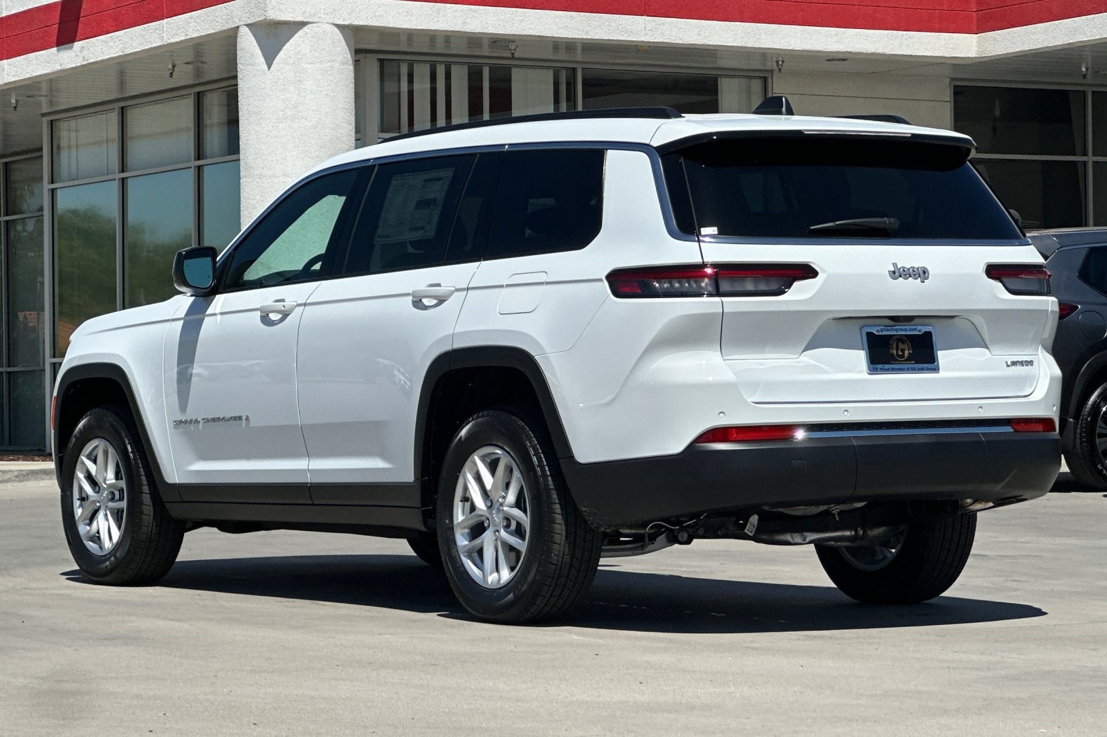 2025 Jeep Grand Cherokee Laredo photo 4
