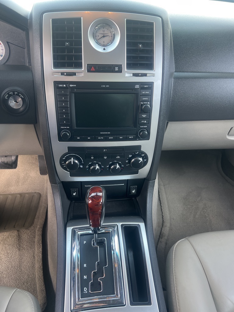 2006 Chrysler 300 C Base photo 13