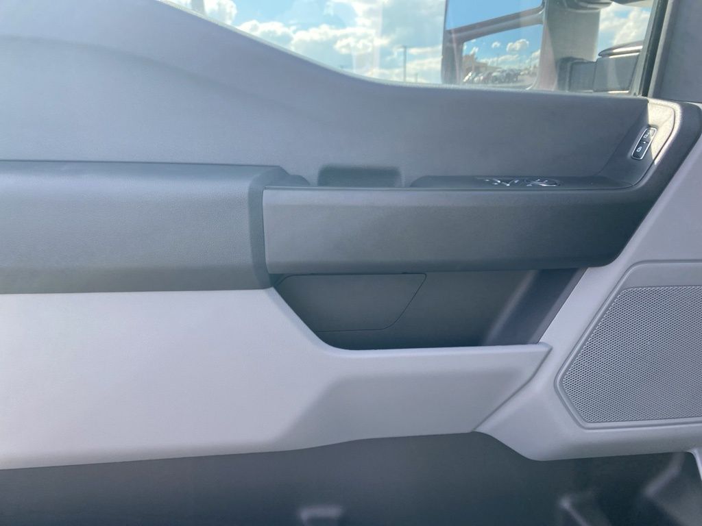 2025 Ford F-250 XL photo 9