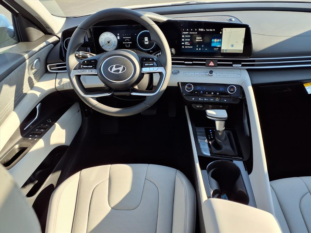 2025 Hyundai Elantra Limited photo 3