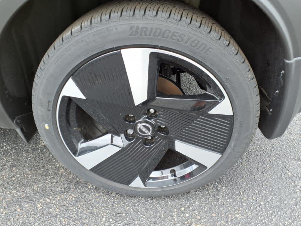 2025 Nissan Kicks SR photo 3