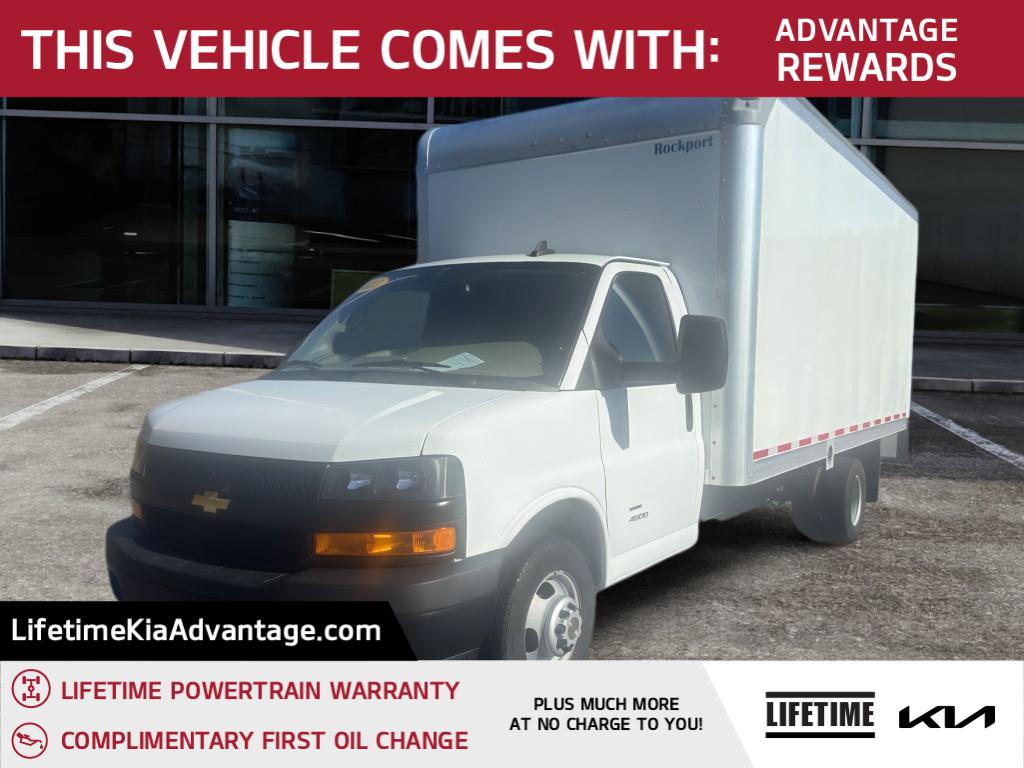 2023 Chevrolet Express Cutaway Base's photo