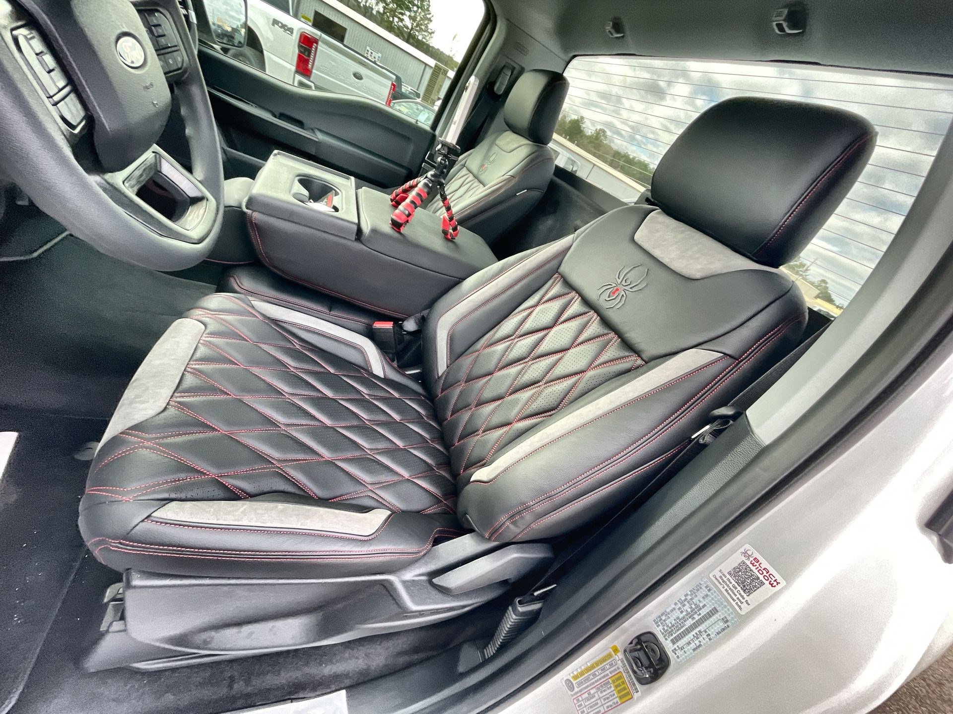 2025 Ford F-150 XL photo 2