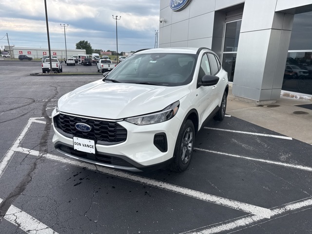 2025 Ford Escape ST-Line photo 2