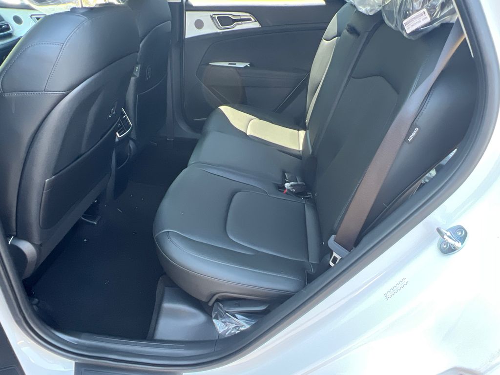 2025 Kia Sportage SX photo 21