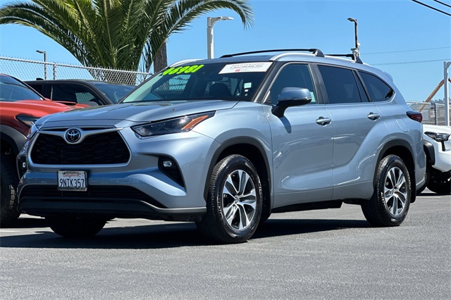 2024 Toyota Highlander XLE photo 6