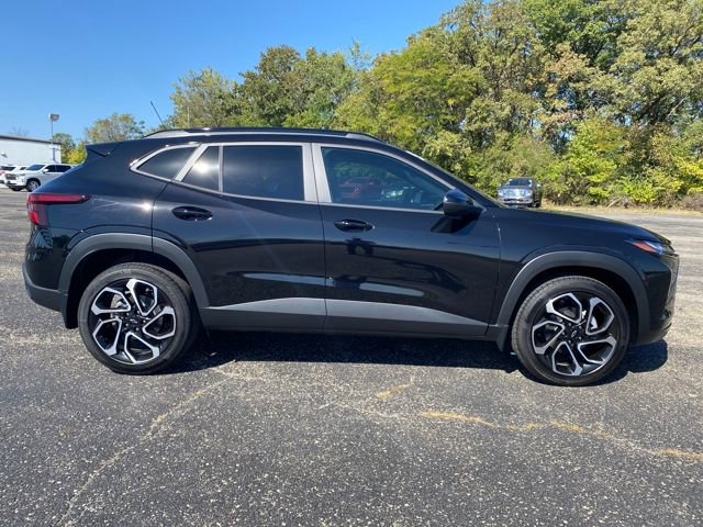 2025 Chevrolet Trax photo 3