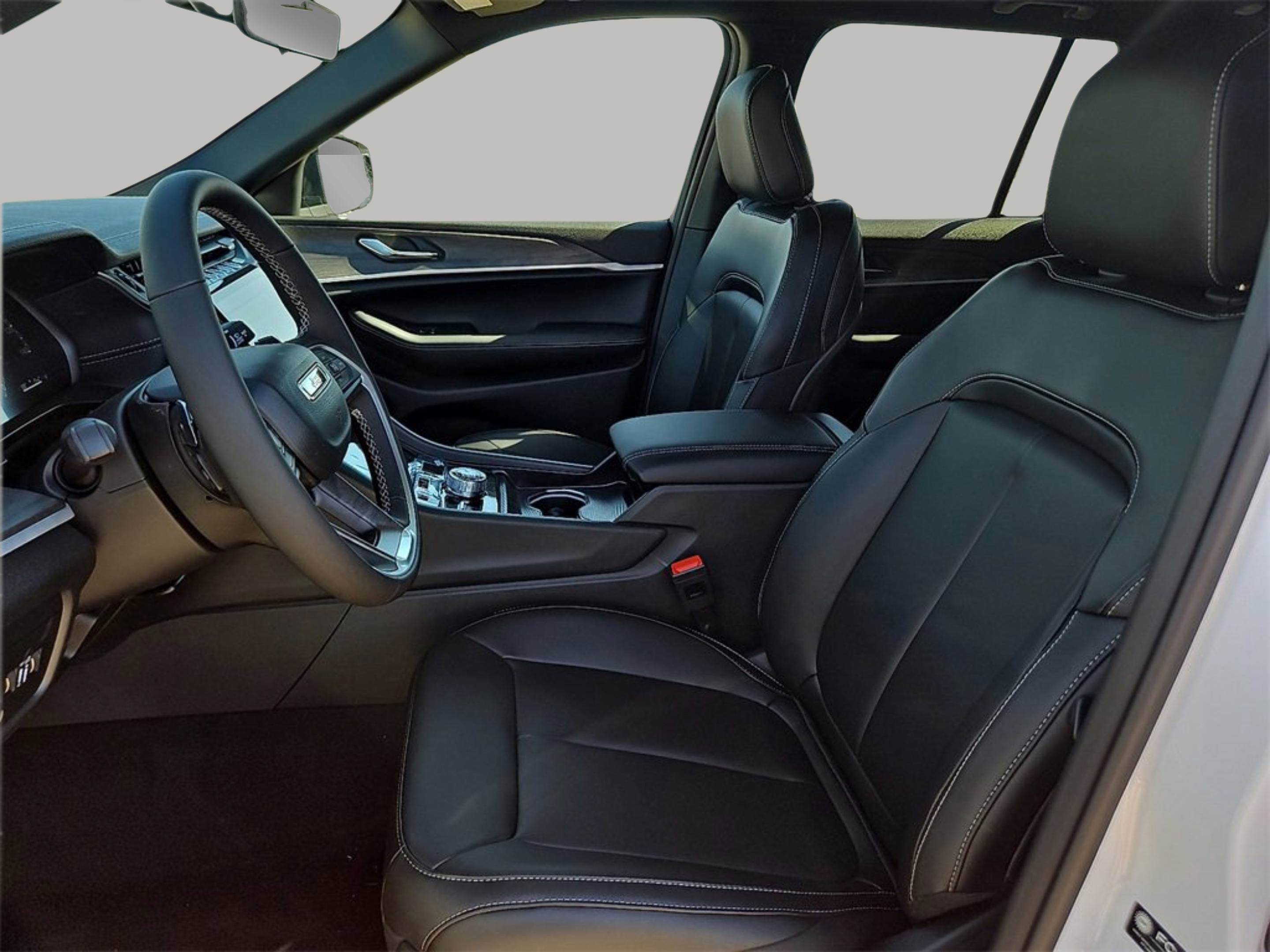 2025 Jeep Grand Cherokee Limited photo 7