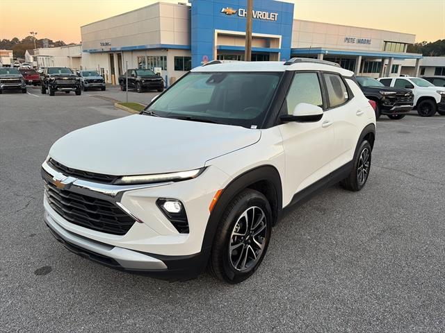 2024 Chevrolet Trailblazer LT photo 3