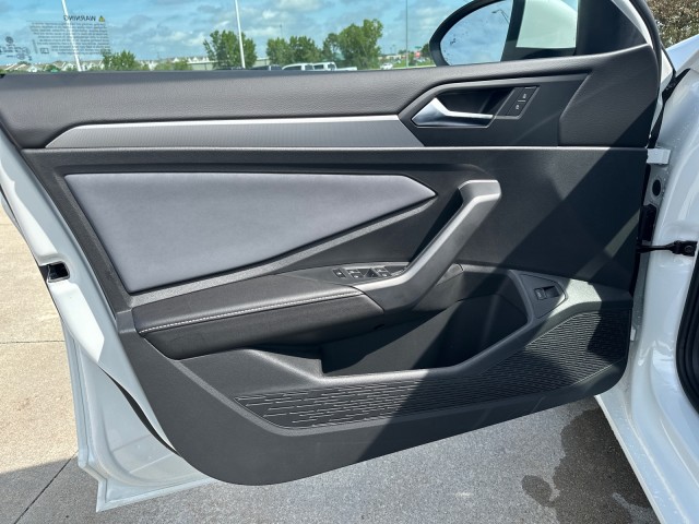 2025 Volkswagen Jetta SE photo 17