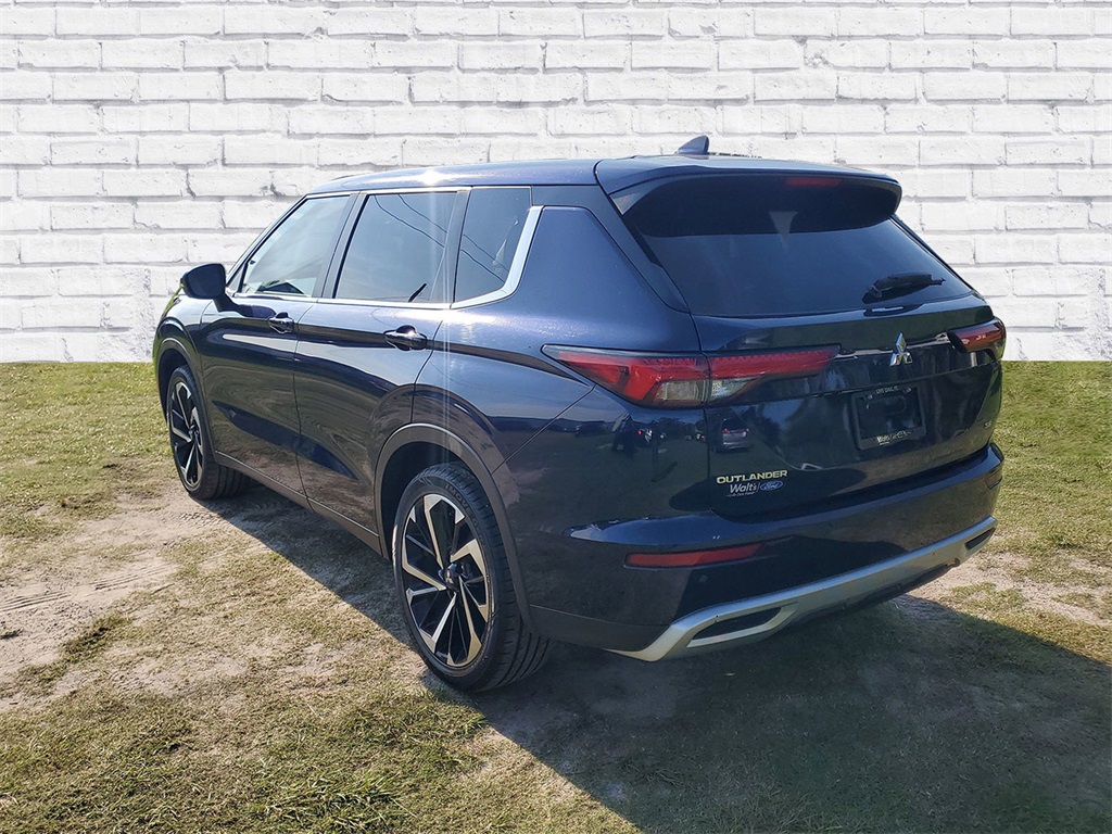 2024 Mitsubishi Outlander SE photo 3