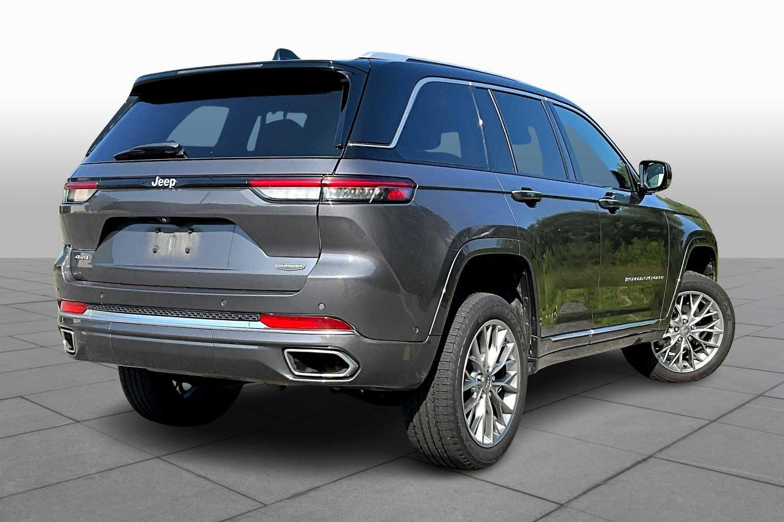 2023 Jeep Grand Cherokee Summit photo 12