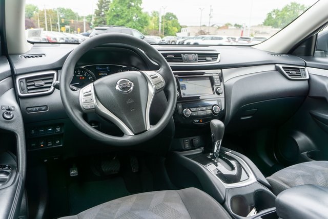2016 Nissan Rogue SV photo 10