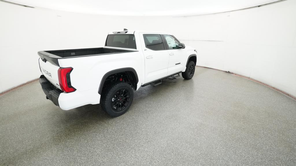 2025 Toyota Tundra SR5 CrewMax photo 17