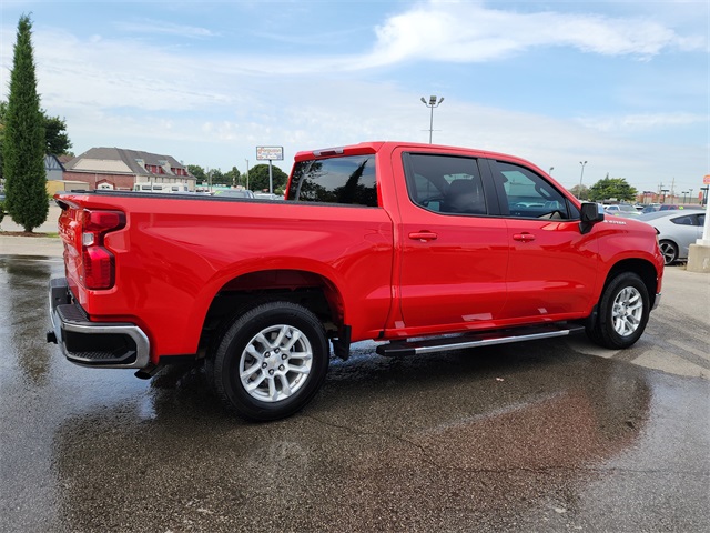 2023 Chevrolet Silverado 1500 LT photo 2