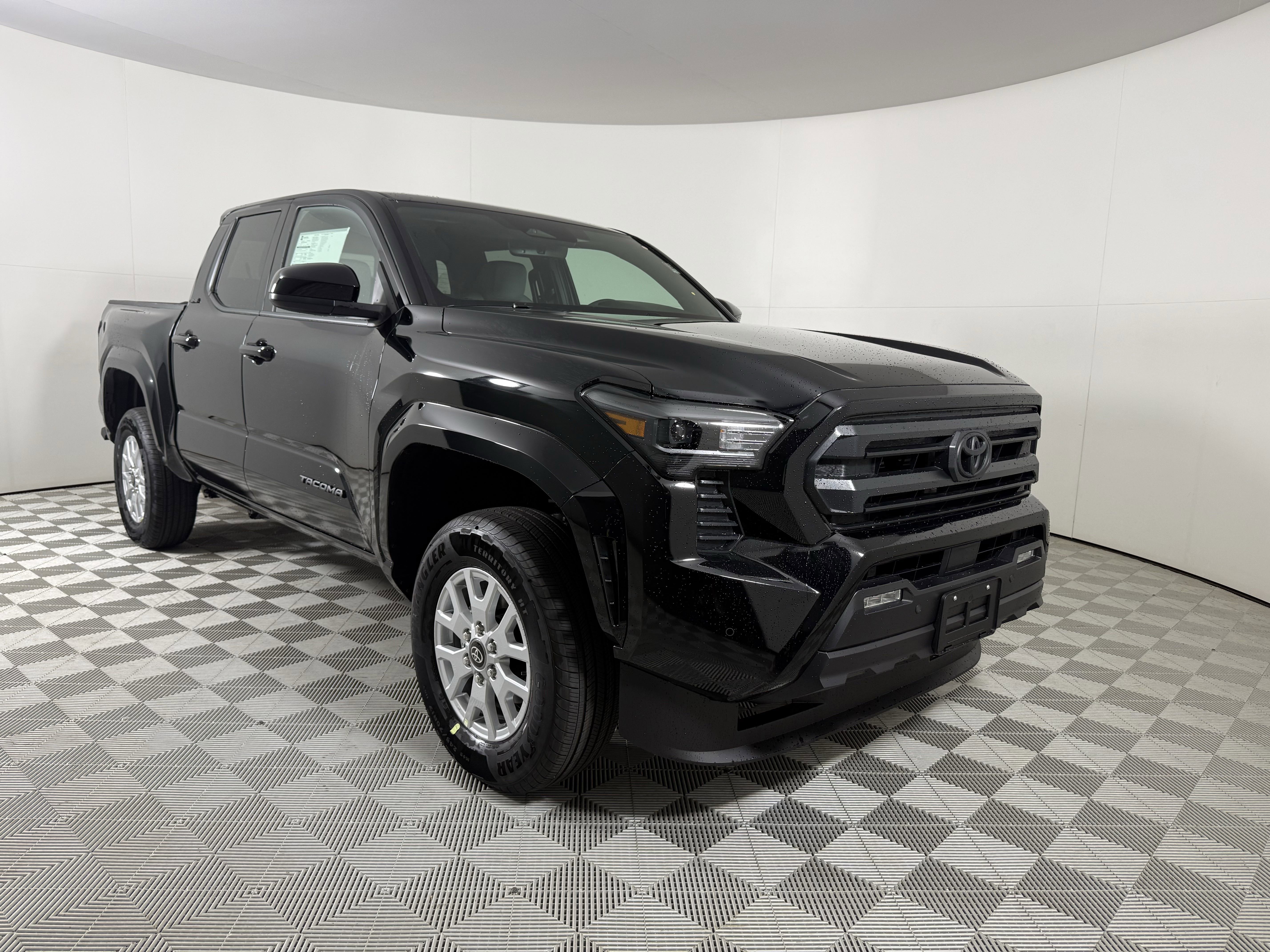 2025 Toyota Tacoma SR5's photo