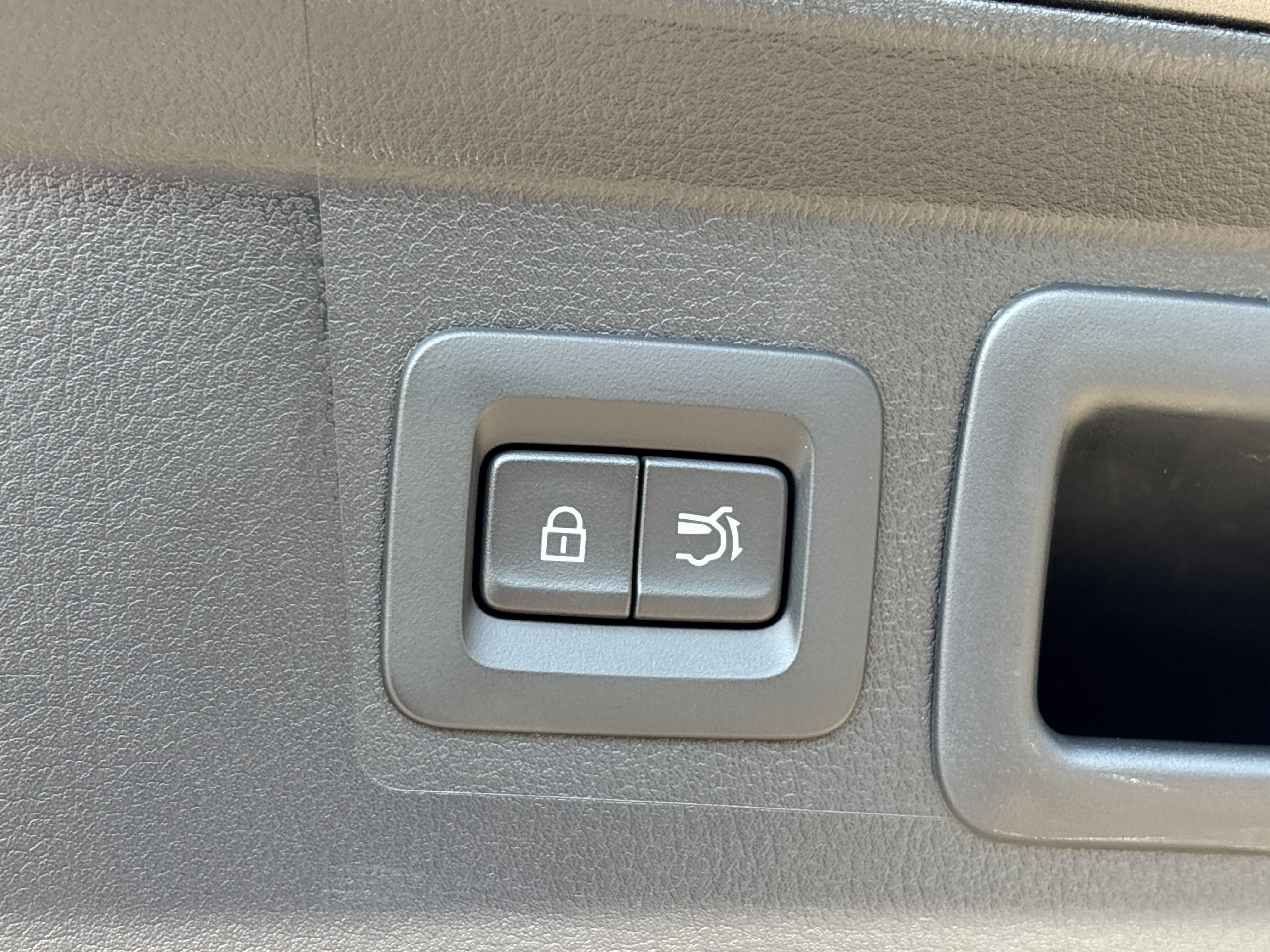 2025 Mazda CX-50 2.5 S Premium photo 3