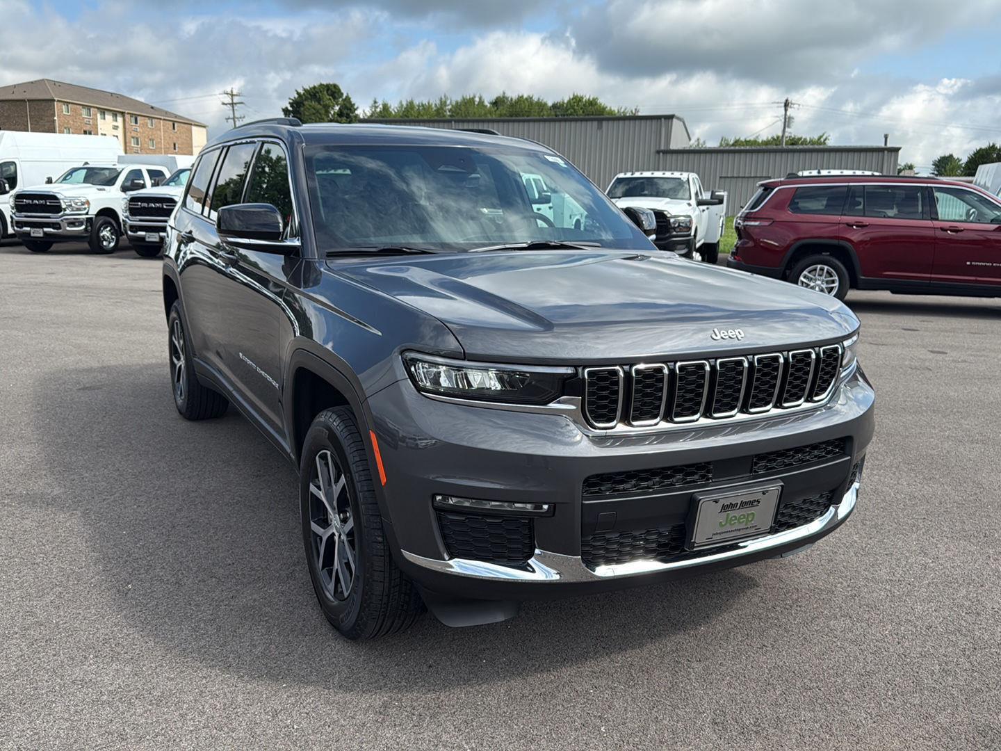 2025 Jeep Grand Cherokee Limited photo 2