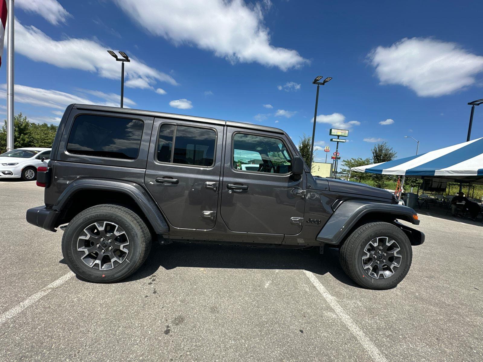 2025 Jeep Wrangler Sahara photo 4