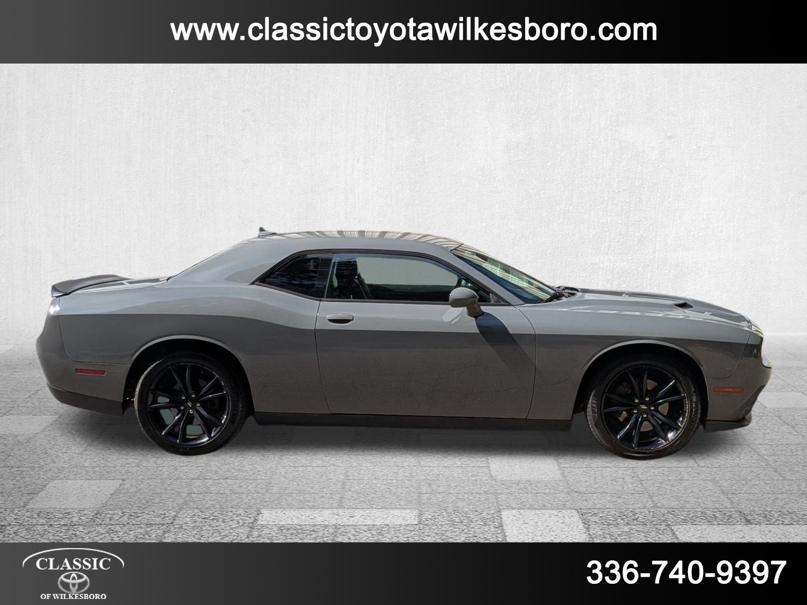 2017 Dodge Challenger SXT Plus photo 4