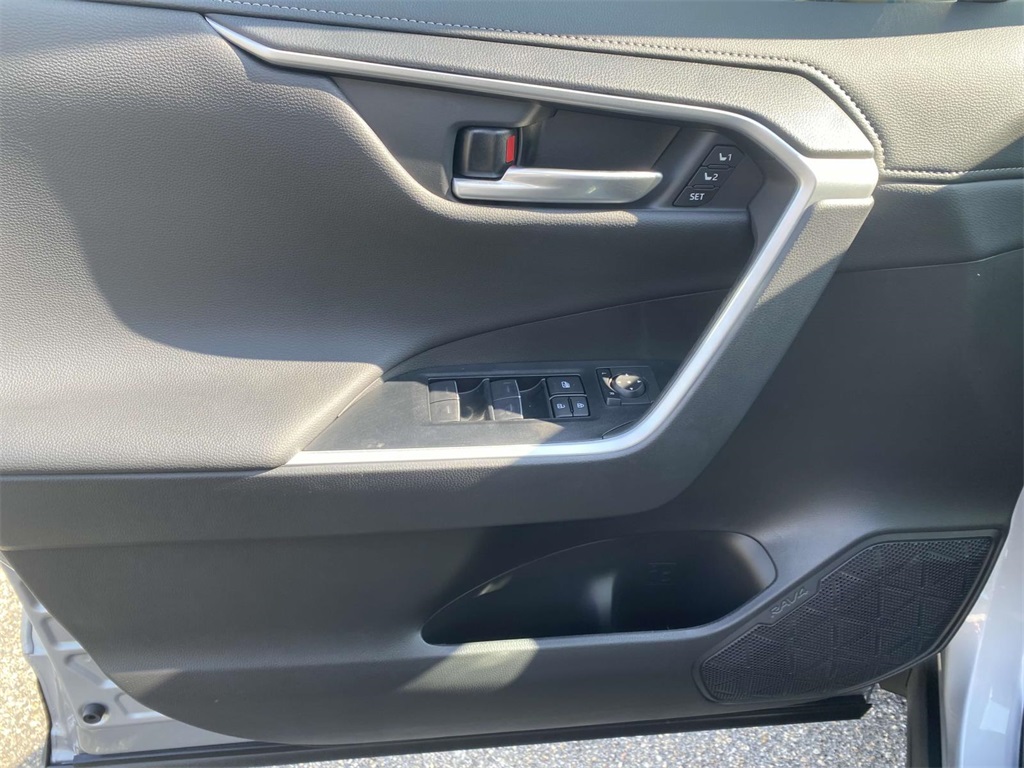 2025 Toyota RAV4 Limited photo 9