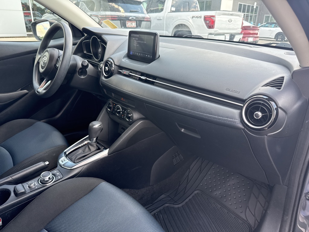 2020 Toyota Yaris LE photo 20