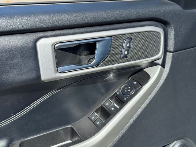 2022 Ford Explorer XLT photo 6