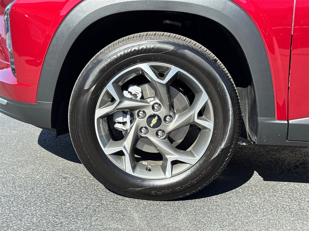 2025 Chevrolet Trax LT photo 5