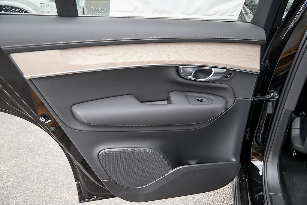 2025 VOLVO XC90 - Image 17
