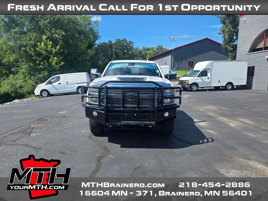 2017 Chevrolet Silverado 3500HD High Country photo 3
