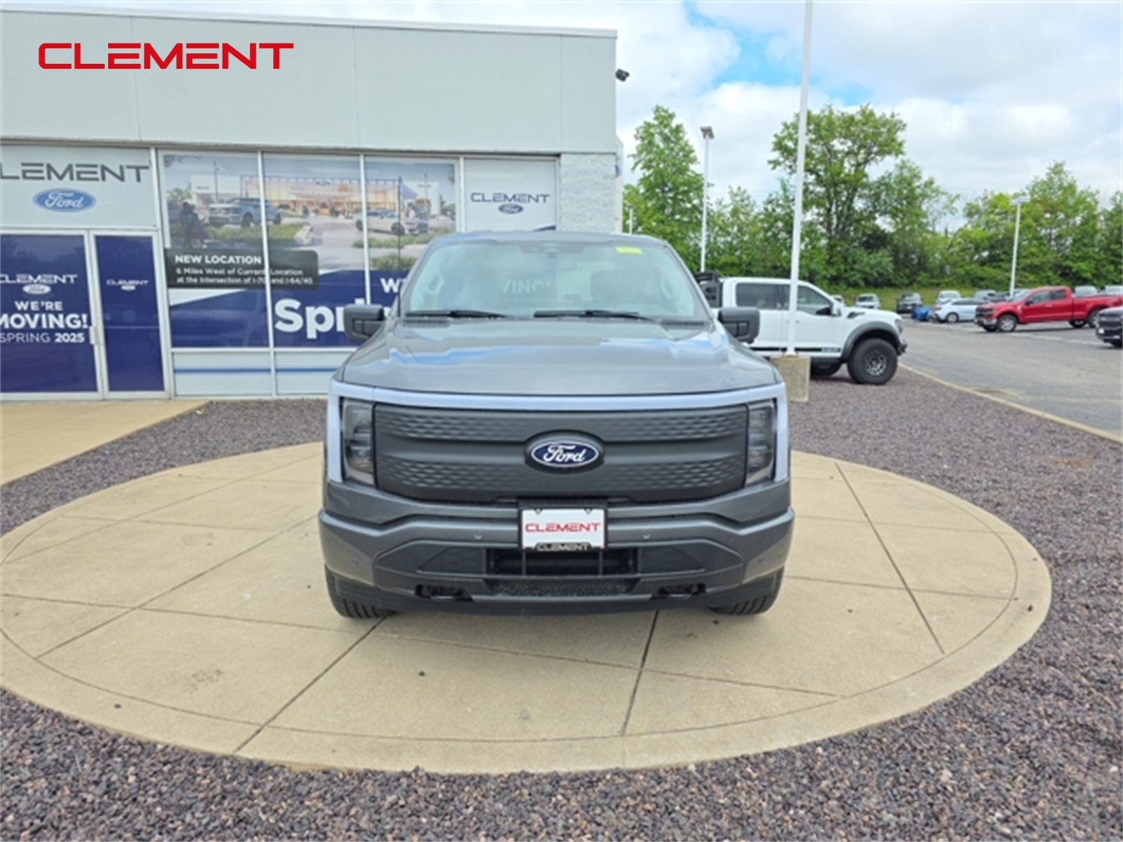 2025 Ford F-150 Lightning photo 2