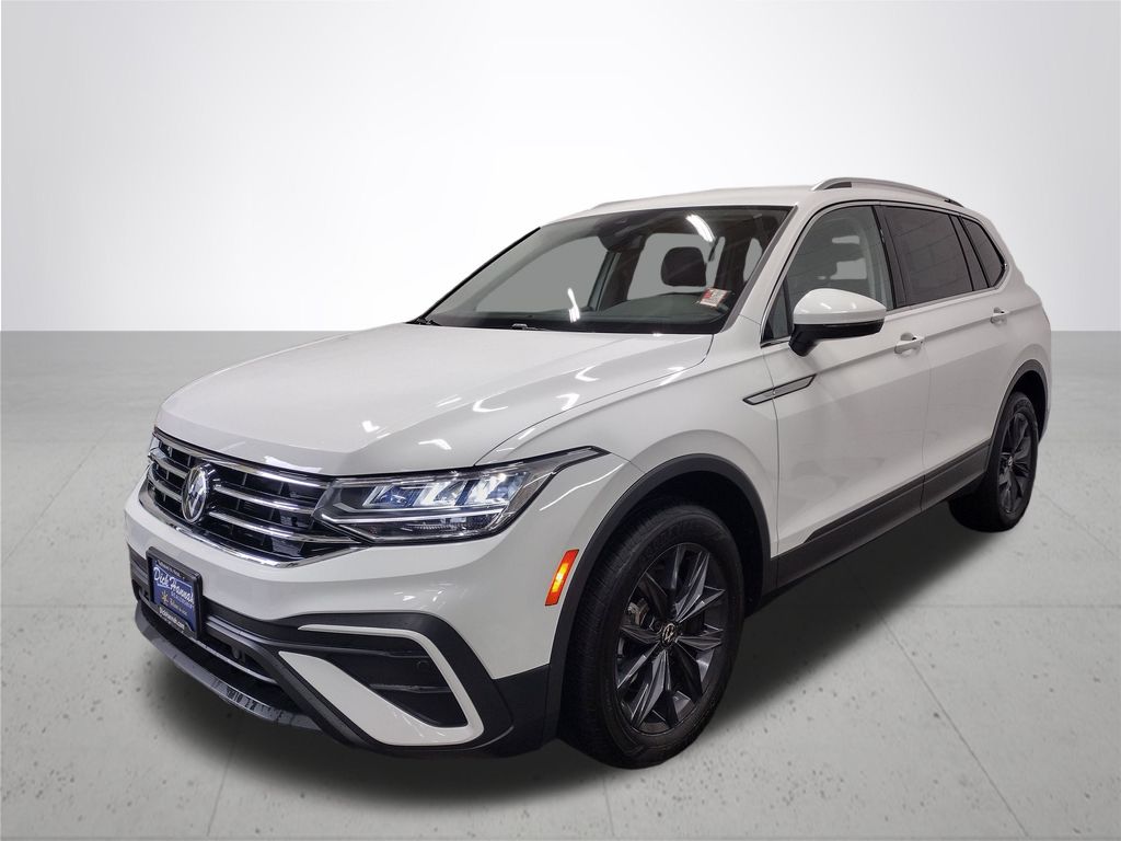 2024 Volkswagen Tiguan SE Wolfsburg Edition photo 2