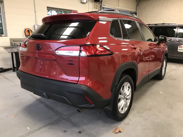 2022 Toyota Corolla Cross LE photo 3