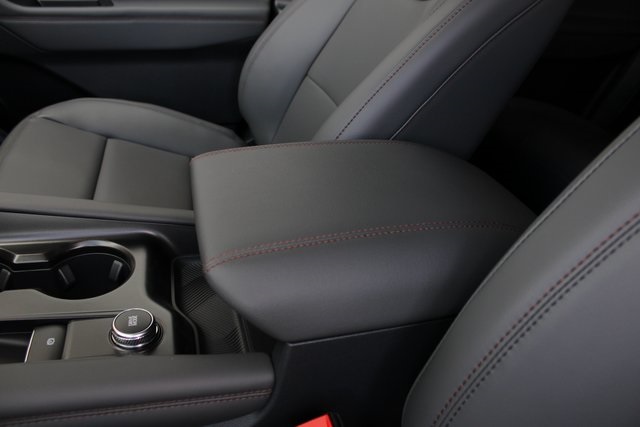 2025 Ford Explorer photo 2