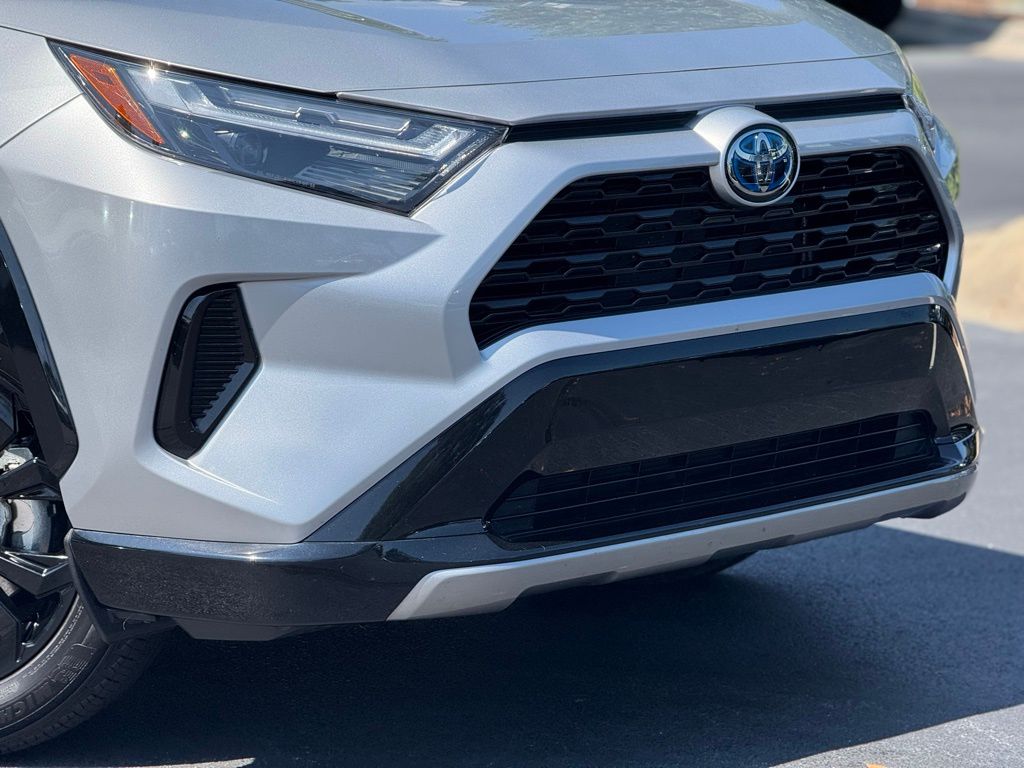 2024 Toyota RAV4 Hybrid SE photo 5