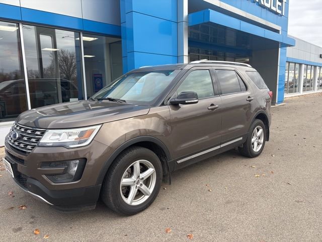 2016 Ford Explorer XLT photo 2