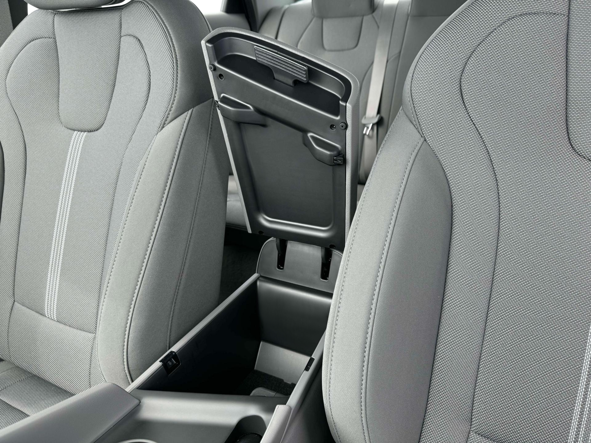 New 2025 Gray Hyundai SE image 18