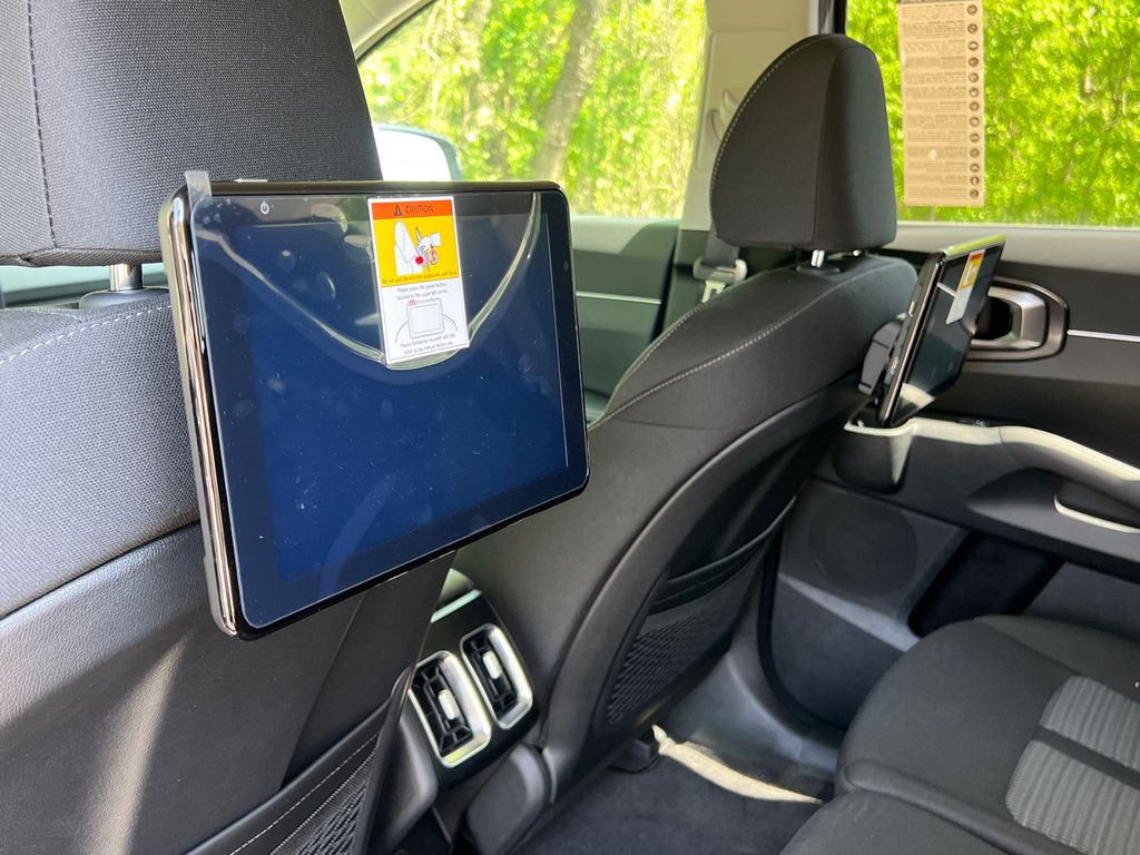 2025 Kia Sorento LX photo 14