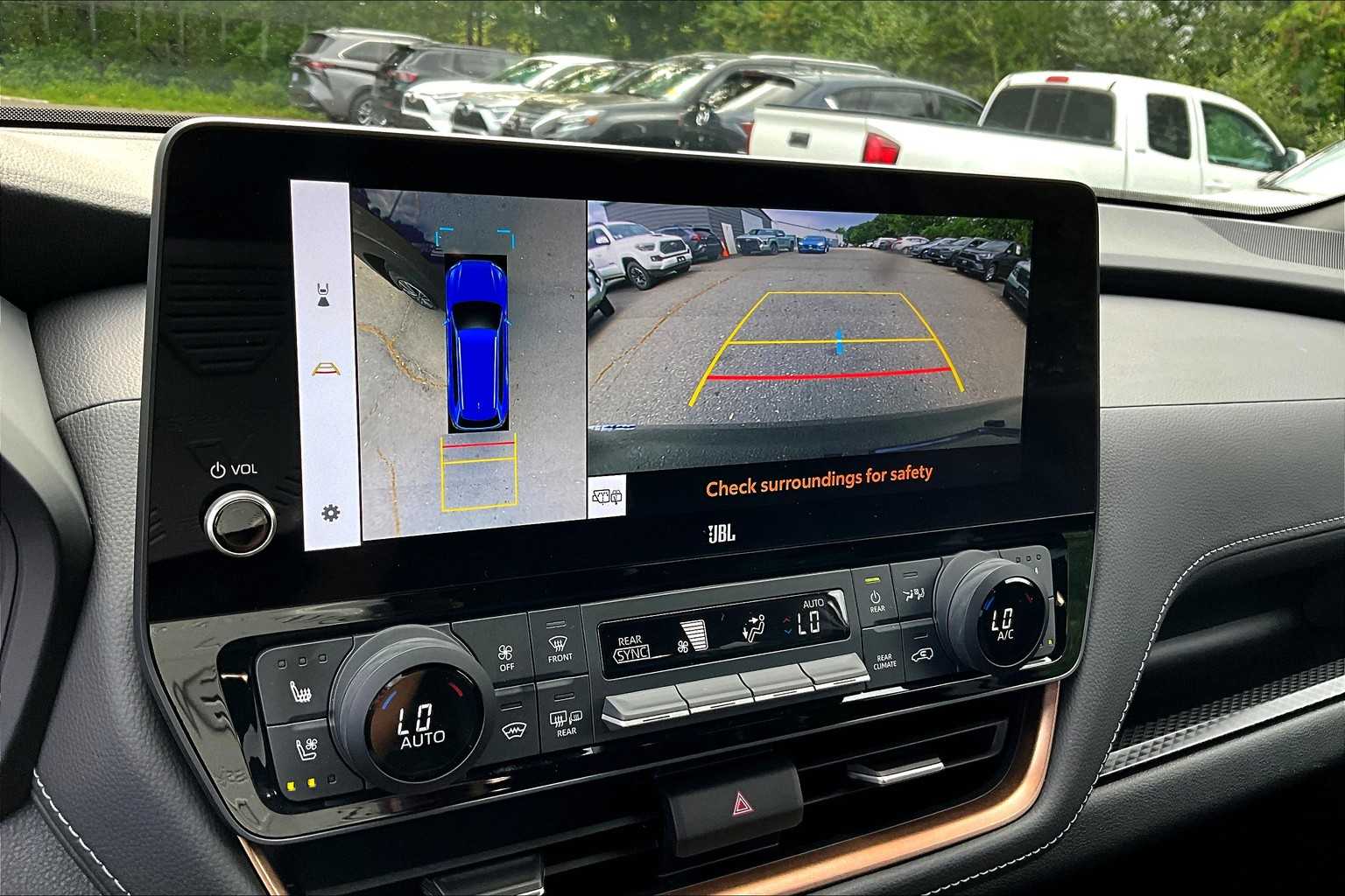 2024 Toyota Highlander Hybrid Platinum photo 25