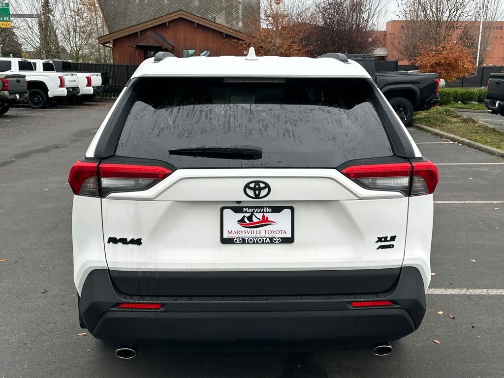 2025 Toyota RAV4 XLE photo 3