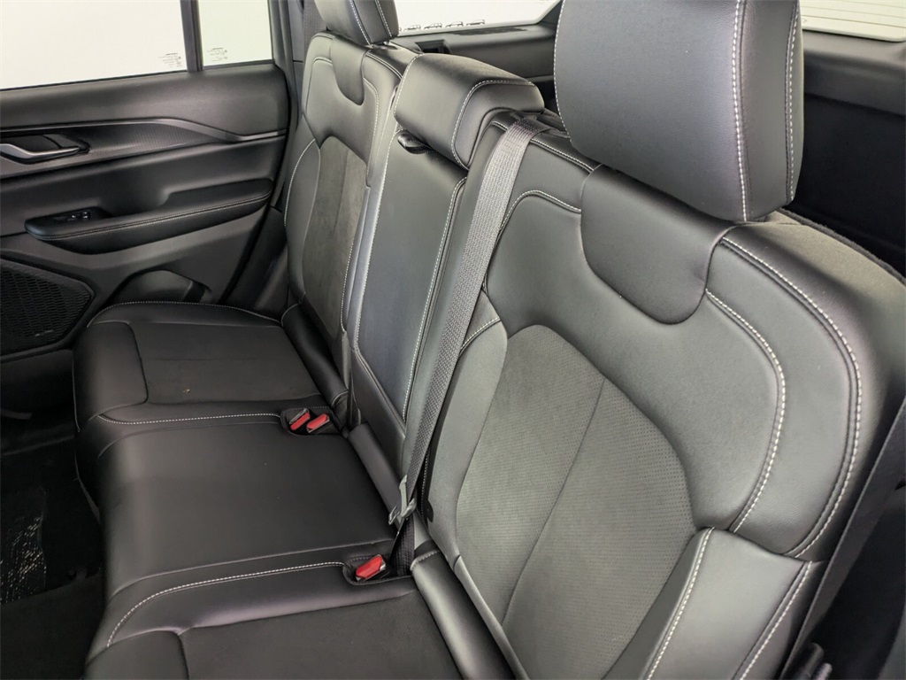 2023 Jeep Grand Cherokee Laredo Altitude photo 14