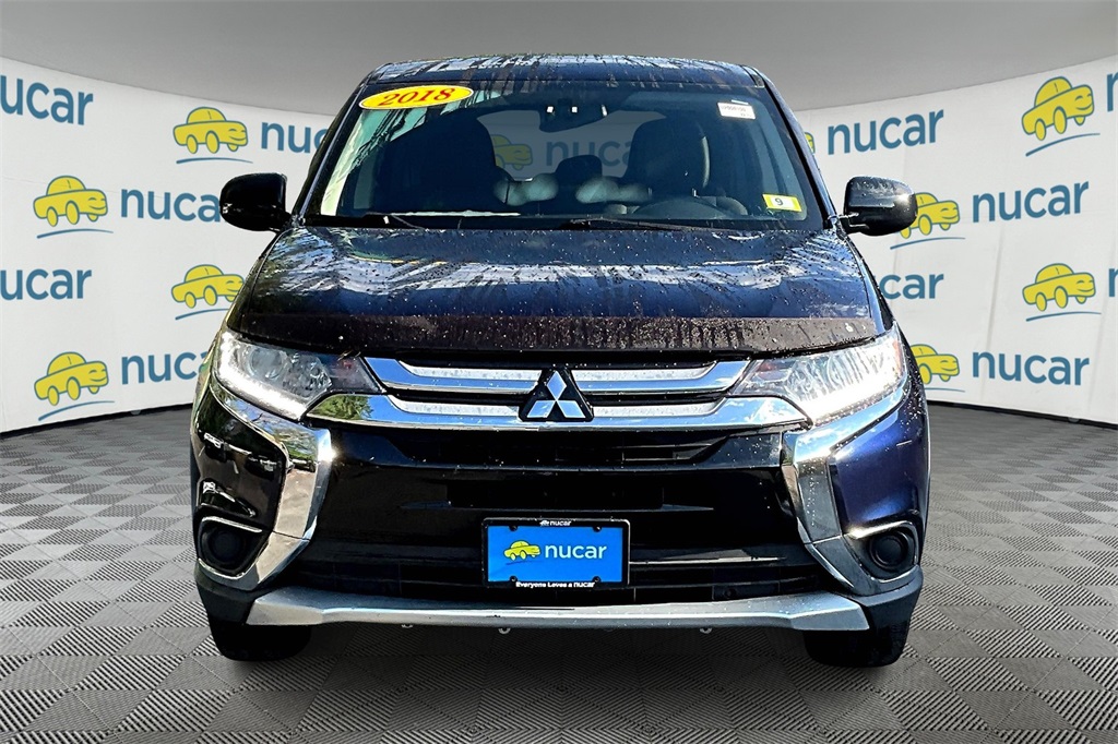 2018 Mitsubishi Outlander ES photo 2
