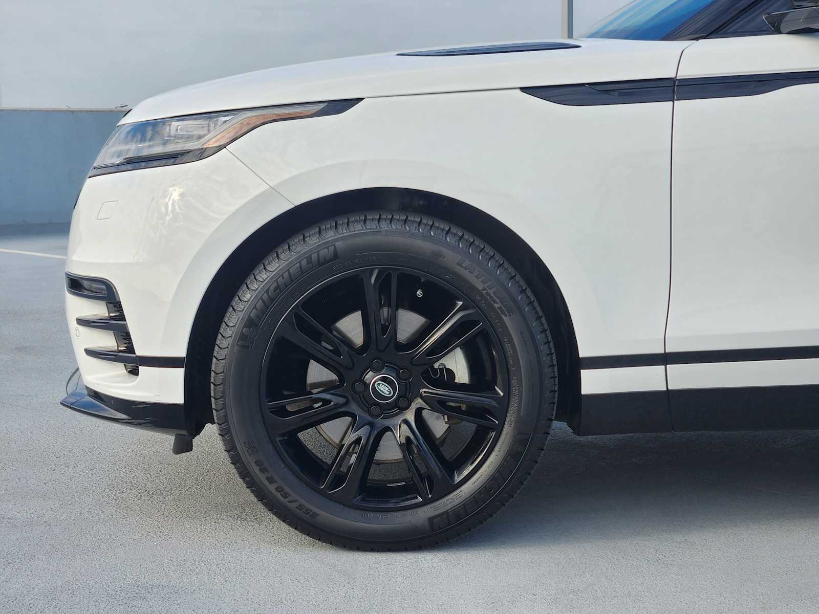 2022 Land Rover Range Rover Velar R-Dynamic S photo 6