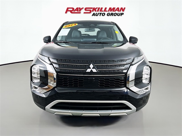 2024 Mitsubishi Outlander SE photo 2