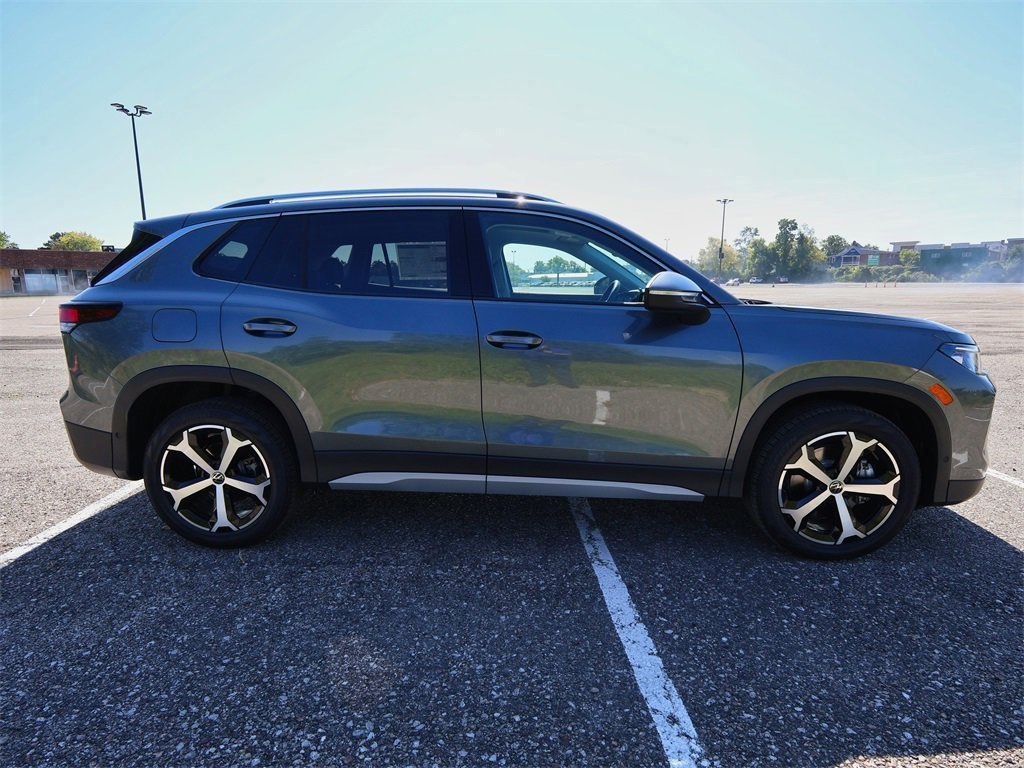 2025 Volkswagen Tiguan SE photo 3