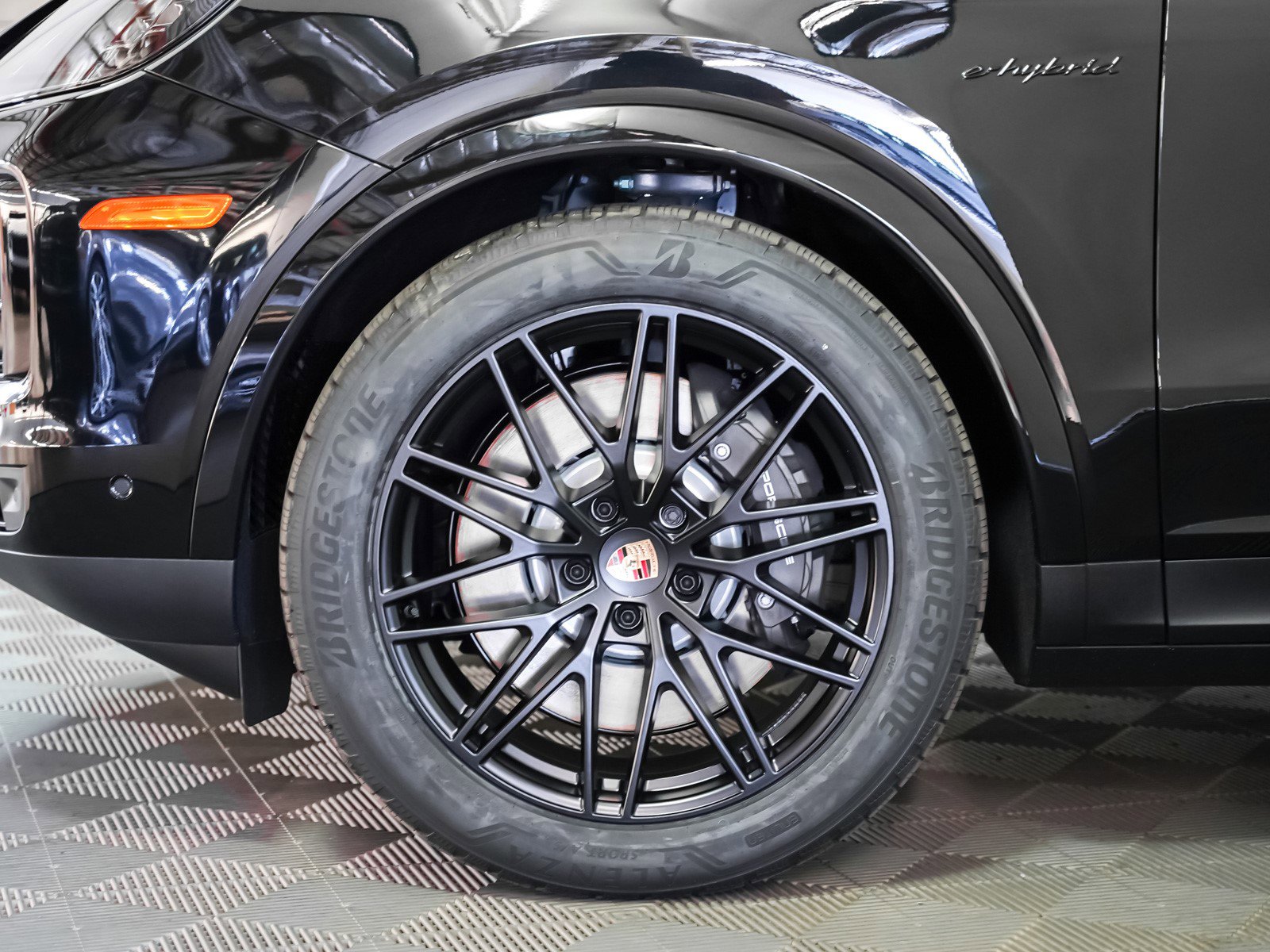 2025 Porsche Cayenne E-Hybrid photo 14