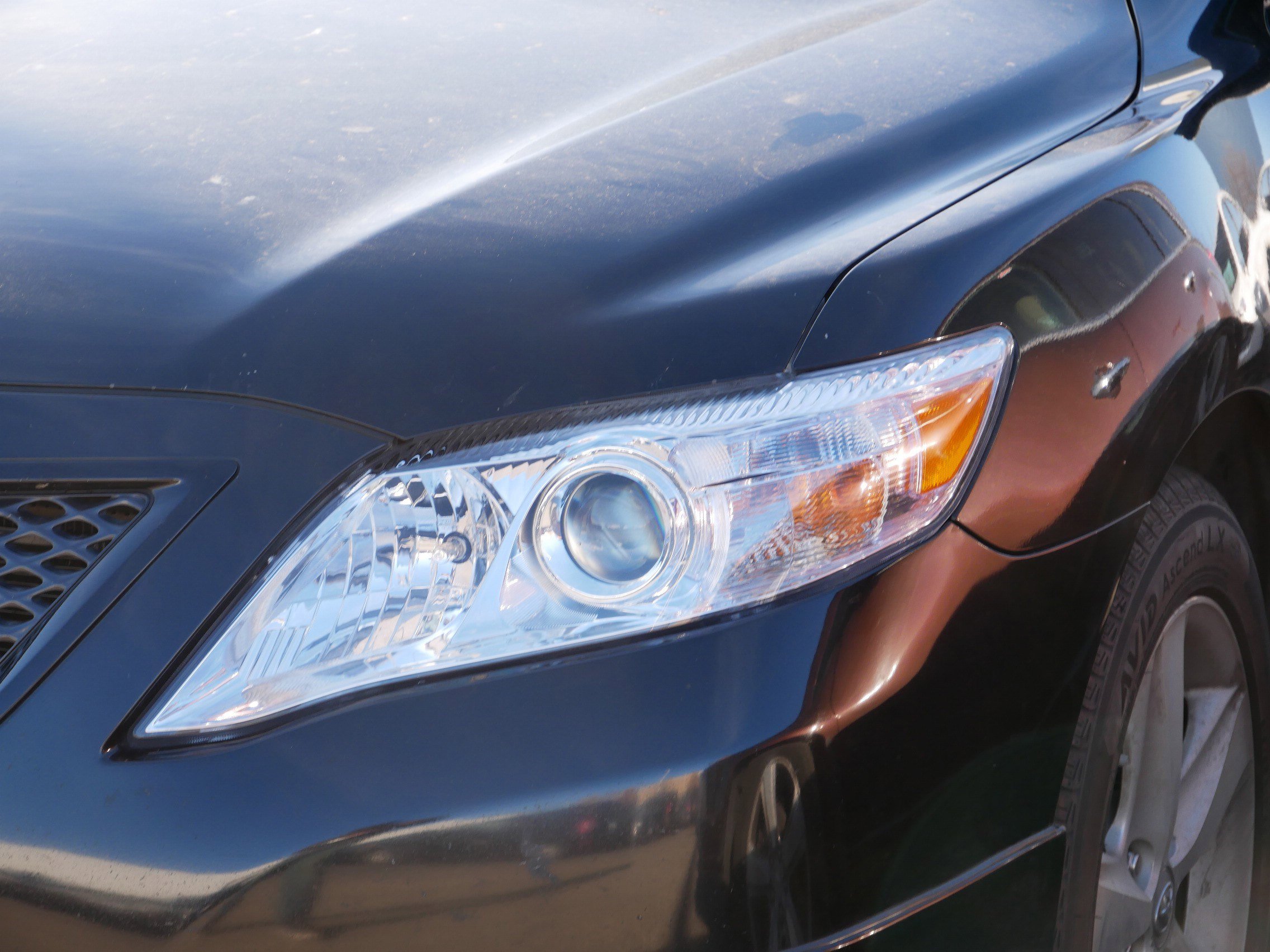 2010 Toyota Camry SE photo 2